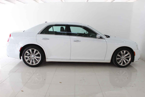 Imagen 6 de 15 de Chrysler 300 2019 6 Cilindros