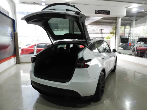 Tesla 2021 Model Y