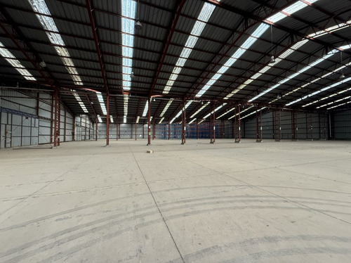 Centro De Distribucion En Lo Boza - Gran Bodega Con Oficinas