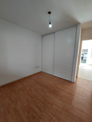 Departamento De 2 Amb C/ Patio Y Cochera- Castelar- Alquiler