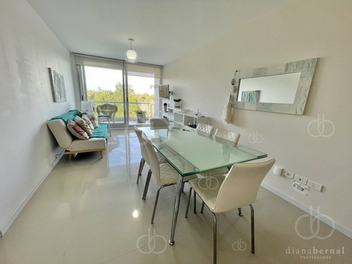Imagen 3 de 13 de Venta De Apartamento De 2 Dormitorios En Edificio Be Punta