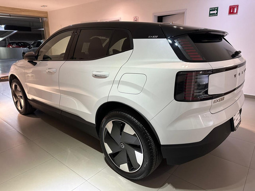 Volvo Ex30 2025