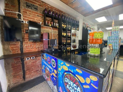 Ag. Vende Fondo De Comercio Con Excelente Ubicación En Catia.