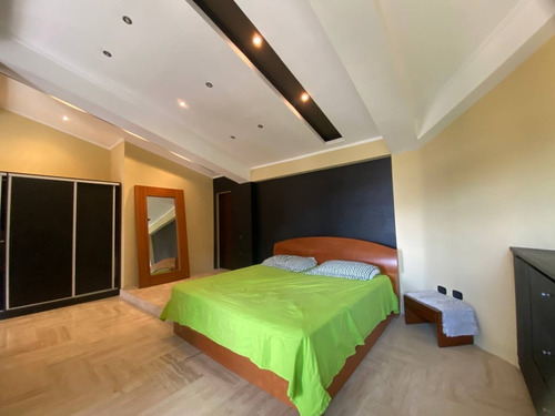 Imagen 22 de 29 de Fernando Guerrero Vende Apartamento Duplex Tipo Pent House En Res. Santa Teresita. Mañongo.