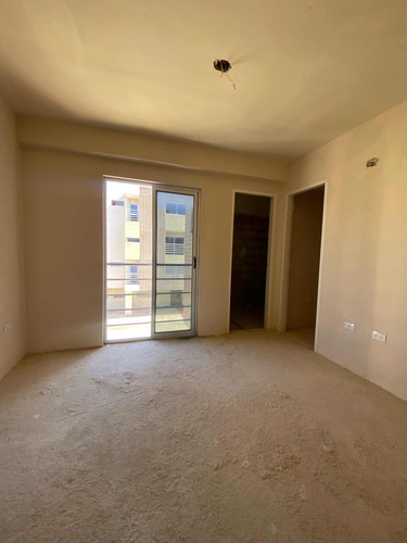 Annic Coronado Vende Townhouse Con Planta 100% Obra Gris En Villas De Aricagua, Urbanización Mañongo 269909