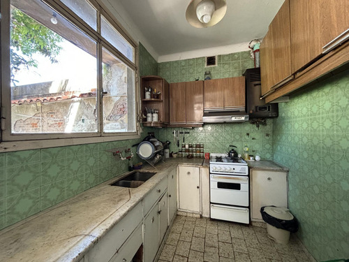 Venta Casa 4 Ambientes En Parque Chacabuco Con Parque Y Cochera