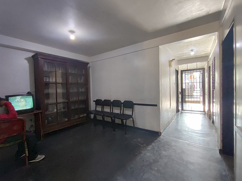Alquila Cubiculo Para Consultas Medicas Barrio Central 01-72