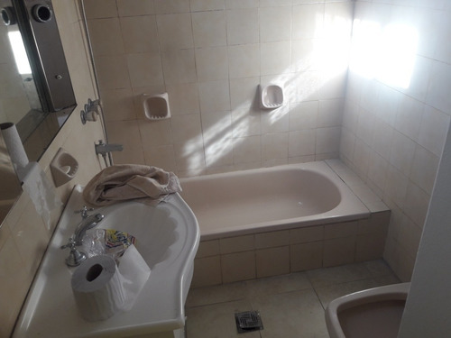 Imagen 11 de 14 de Alquiler. Casa Grande Dos Pisos Con Garage En Santos Lugares