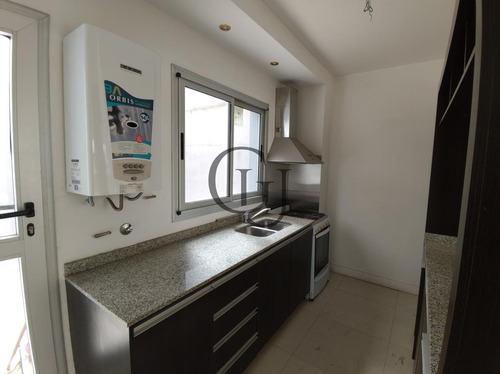 Imagen 8 de 29 de En Venta ! Excelente Departamento 3 Amb Con Patio, Cochera Y Balcon Aterrazado - 93m2