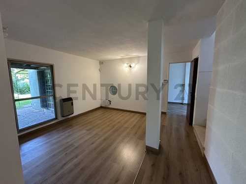 Casa A Remodelar En Venta En Gonnet, 16 Bis 487 Y 488