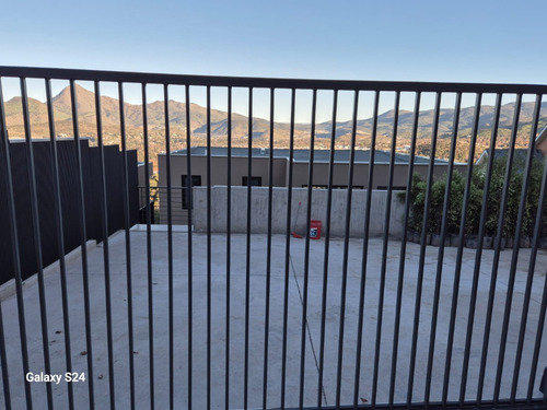 Casa Nueva Con Vista Inmejorable Vista Al Valle De La Dehesa