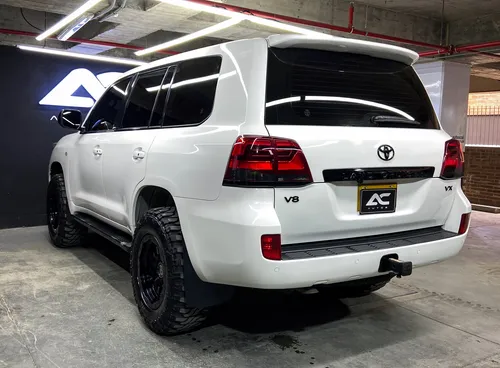 Toyota Land Cruiser V8 VX LC200 IMPERIAL 4X4 4.7 AT