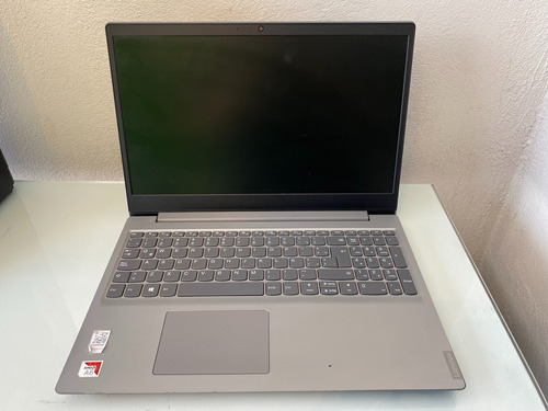 Laptop Lenovo Ideapad Amd A6 8gb Ram 240gb Ssd 15 PuLG (Reacondicionado)