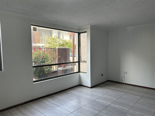 Casa En Venta De 4 Dorm. En Maipú