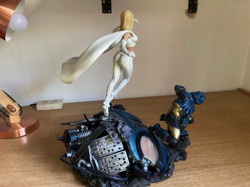 X-men (bestia) Vs Sentinel (reina Blanca) Diorama (Usado)