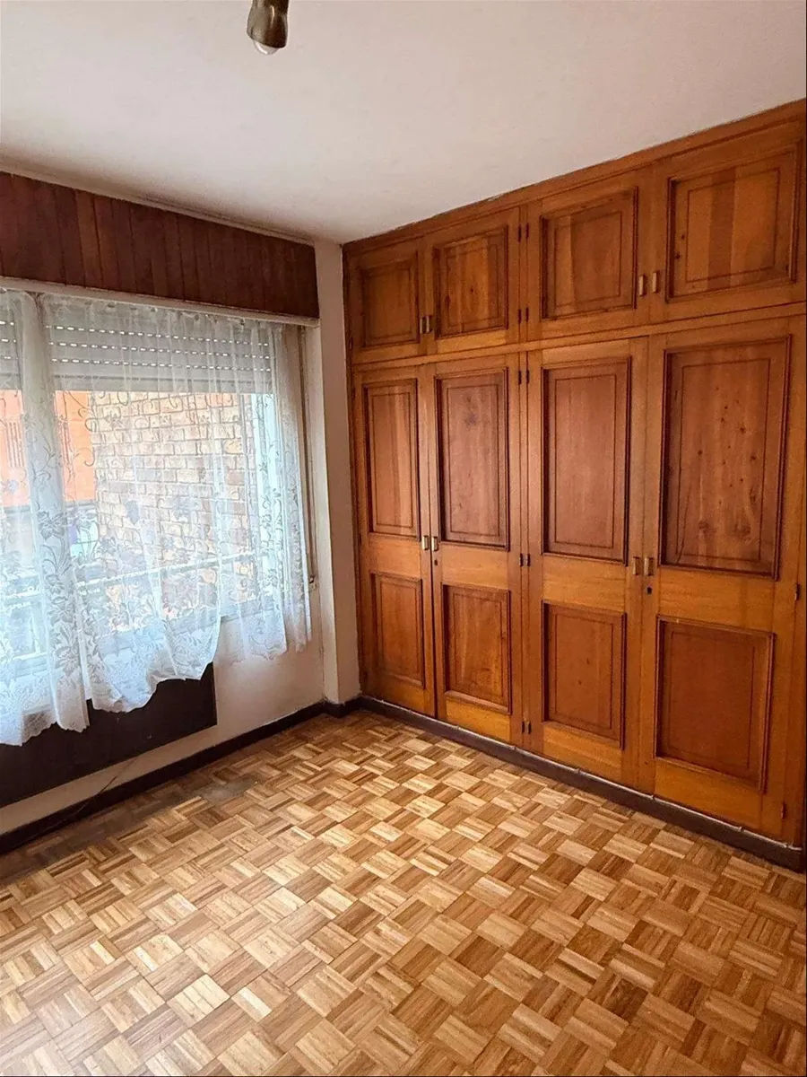 Se Alquila Apartamento Al Frente, 1 Dormitorio, Ubicado Sobre Benito Blanco, Con Vista Hacia La Rambla. · Foto 5