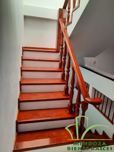 Agradable Casa, Con Acceso Controlado, Muy Amplia, Lista Para Ocuparla