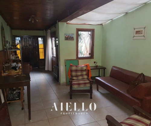 Imagen 3 de 8 de Casa 3 Ambientes. Garage, Patio Y Quincho. Para Reciclar. U$s 70.000