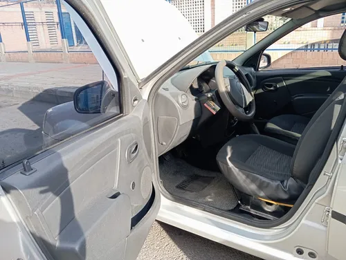 Renault Logan 1.4 Entry Familier 2012