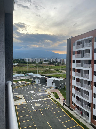 Apto. Nuevo Con Parqueadero Propio En Sur De Cali, Sin Acabados.