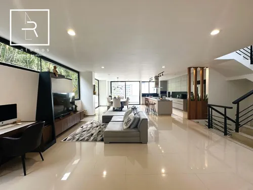 Casa En Venta En El Poblado. Cod V10550