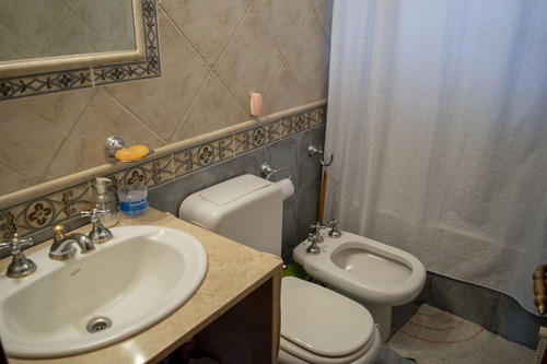 Casa Venta Barrio Alemán 4 Dormitorios, Jardín, Parrilla Garage