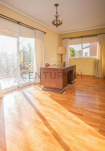 Venta De Casa Con Amarra ´propia Y Salida Al Río En El Barrio Santa María De Tigre, Tigre