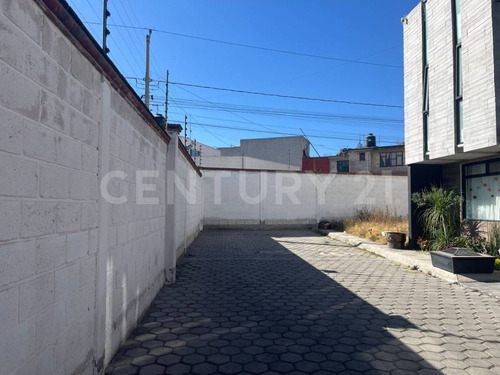 Terreno En Privada En La Colonia La Carcaña
