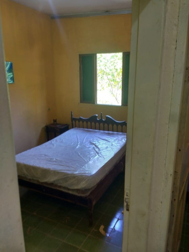 Imagem 5 de 8 de Chácara No Bairro Armando Cunha Em Peruíbe, Com Casa De Caseiro, E Com Rio Nos Fundos