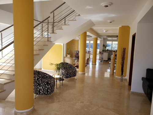 Los Naranjos Del Cafetal Imponente Vista 9 Años De Construcción Pisos Y Escaleras De Mármol Tanque 20.000lts Calle Privada Vigilancia 410mts 4h/6b/4p Imponente Cocina