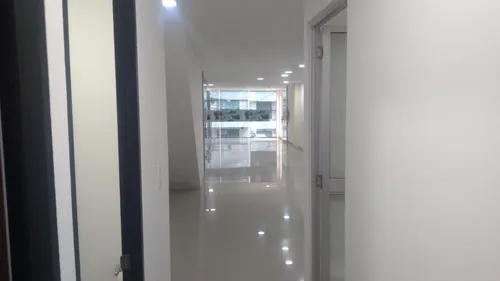 Oficina En Arriendo En Versalles. Cod A10077