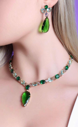 Colar Luxo Gota Pedra Cor Esmeralda Com Maxi Brinco Semijoia Cor Verde