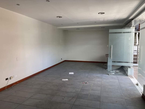 Imagen 2 de 6 de Local Comercial En Plaza Céntrica 272 Metros Adecuado Para Oficinas