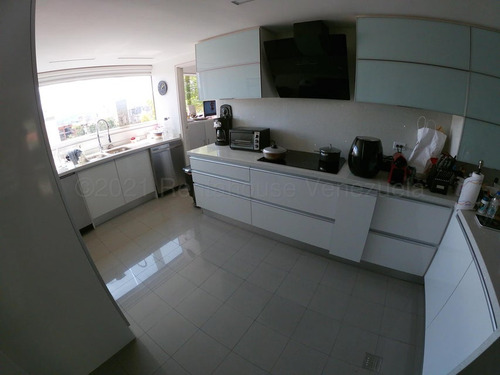 Apartamento Dúplex Remodelado 475 M² 5h, 5b, 4p, Vistavila Con Piscina En Venta En Los Palos Grandes Avenida 3era. Caracas