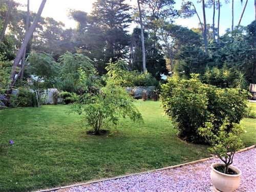Venta Casa De 3 Dormitorios Con Jardín San Rafael, Punta Del Este.- Ref: 13