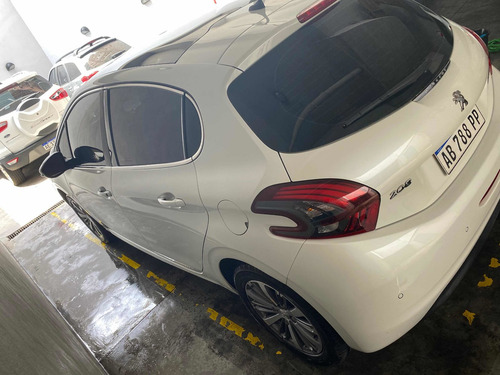 Peugeot 208 1.6 Feline 2017