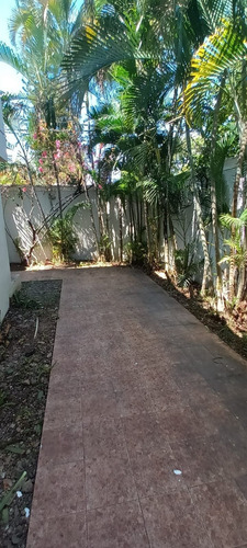 Casa De Esquina En La Castellana En Venta