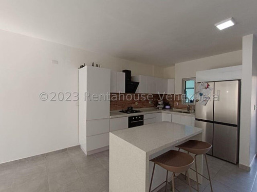 Townhouse Venta Concepto Abierto, Pozo De Agua, Piscina Y Area Social Para El Disfrute Familiar.el Rincon Valencia Carabobo Leida Falcon Lf25-158