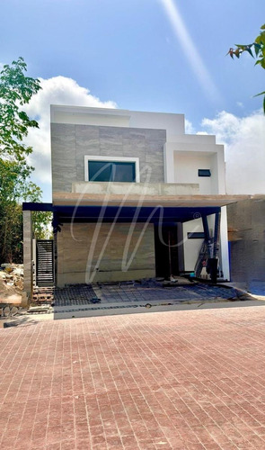 Casa En Venta En Via Cumbres, Cancun