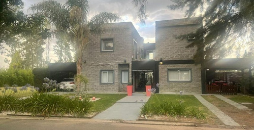 Imagen 3 de 17 de Exquisita Casa 6 Ambientes En Barrio Boutique De Ezeiza
