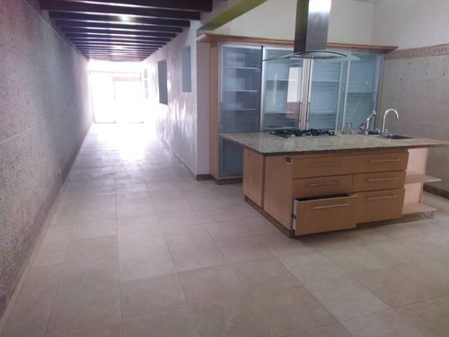 Imagen 2 de 13 de Venta De Amplia Casa En Urb. Trigal Valencia Atc-740