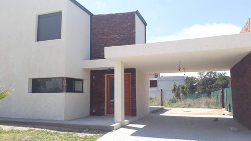 Duplex 2 Dorm. Barrio Palmares Del Lago  