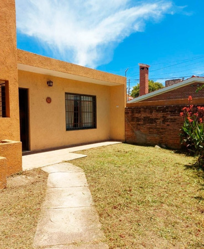 Imagen 8 de 9 de Casa + Depto. En Venta C/ Cochera En Cosquín