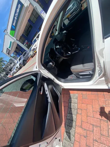 Mazda 2 Touring 1.5 sedan mecanico