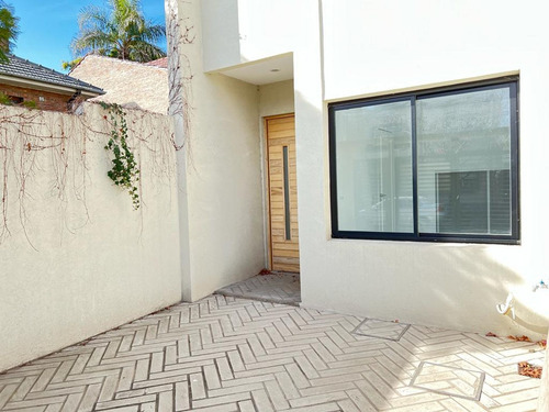 Imagen 30 de 30 de Duplex 3 Amb C/ Patio Y Escritorio A Estrenar