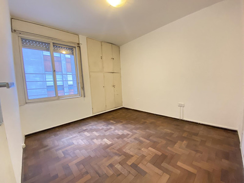 Departamento En El Centro En Venta De 1 Dormitorio Con Balcón Desocupado