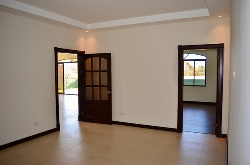Imagen 9 de 20 de Espectacular Casa En Alquiler En San Isidro, Heredia