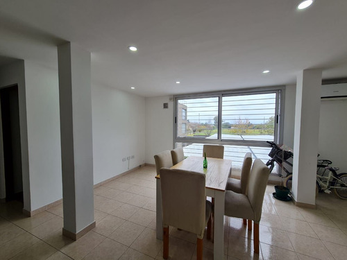 Imagen 4 de 9 de Departamento En Venta En Villa De Mayo