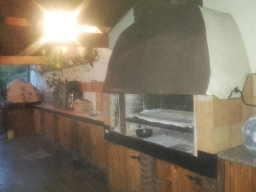 Imagen 2 de 10 de Chalet En Venta En Castelar Sur