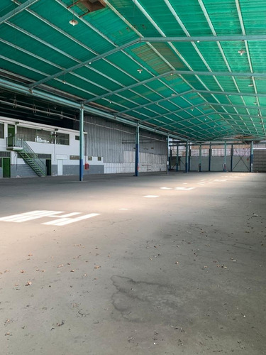 Vende Galpón En Zona Industrial Calicanto, Flor Amarrillo
